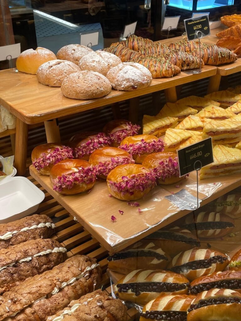 Dimsusu Rose cheese bagel
